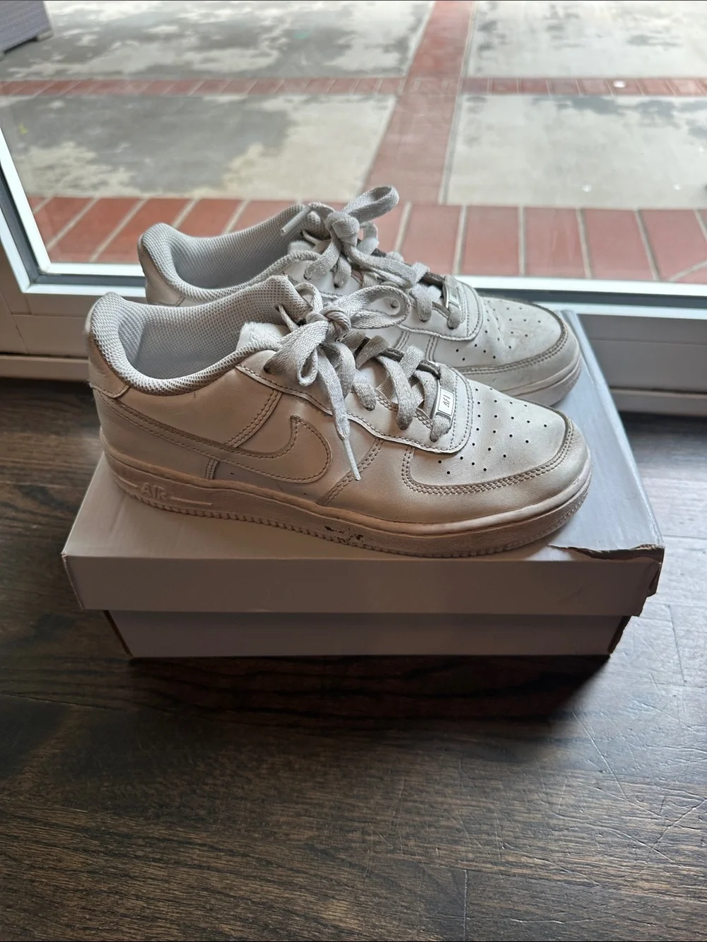 Nike Kids White Low-Top Sneakers with Classic Swoosh